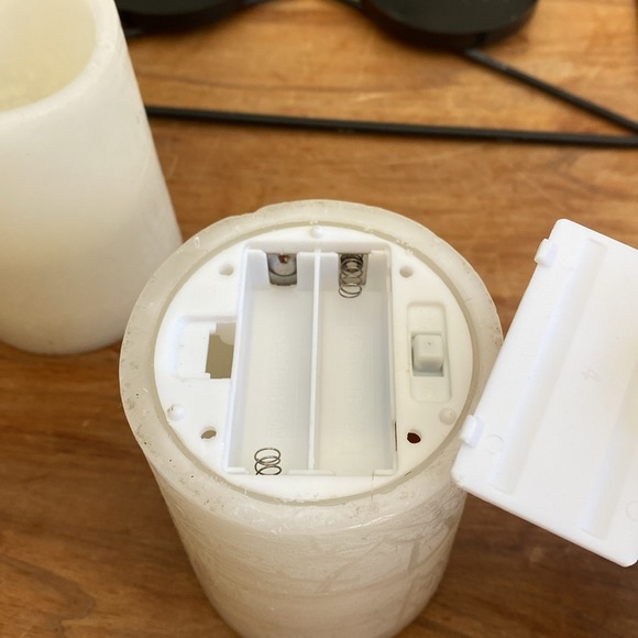 “Home” Metal Candle Holder (2 battery operated wax candles included) - Picture 7 of 8